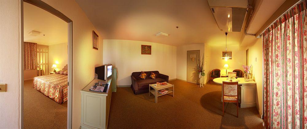 Baiyoke Suite Hotel Bangkok Quarto foto